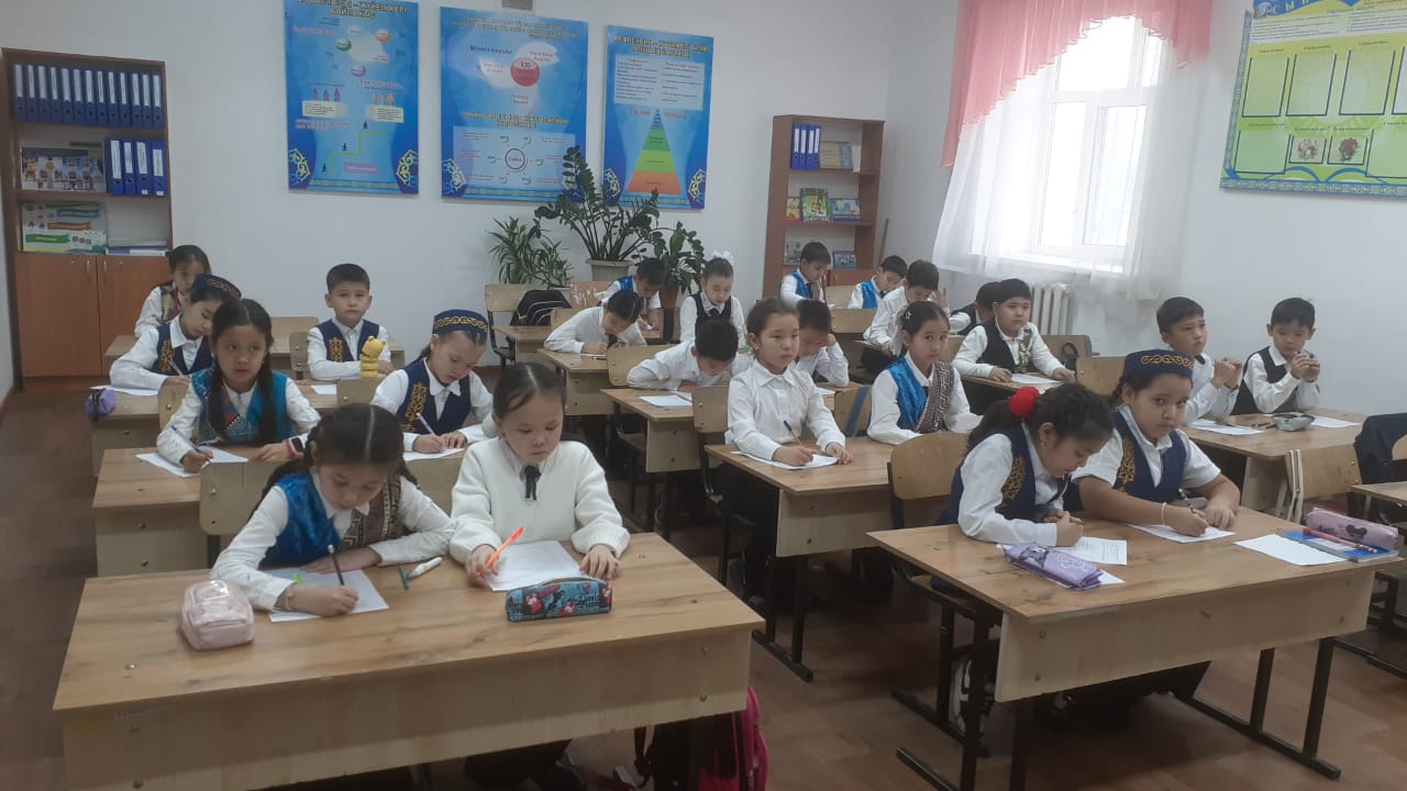 3 – сыныптар арасында  қазақ тілі   пәнінен   мектепішілік пән олимпиадасы өтті.